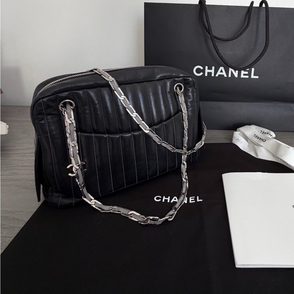 Vintage Chanel Black Quilted Leather Chain Shoulder Bag Silver Hardware